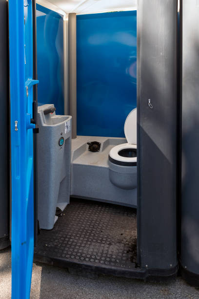 Portable Toilet Options We Offer in Karnes City, TX